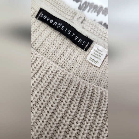 Asymmetrical Long Back Sweater - Picture 4 of 6